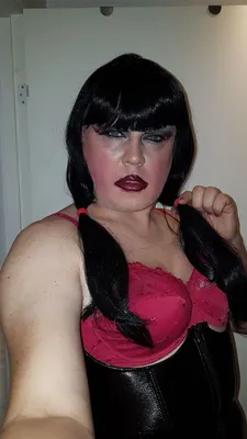 GRINDR AMY SLUT