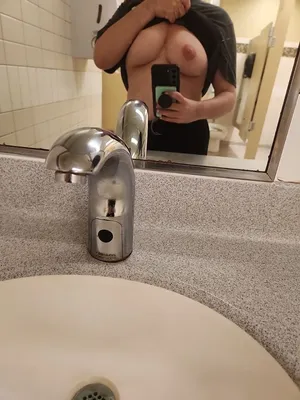 Tits out in public bathroom 🤭