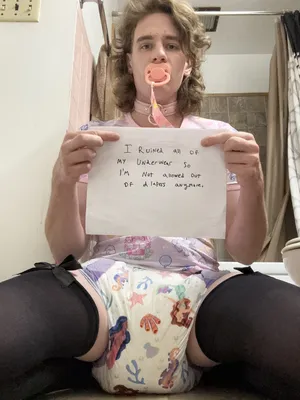 Pamper princess Sissy maisy forever in diapers